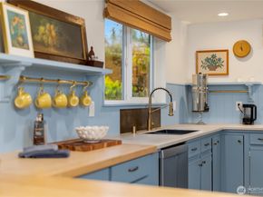 15335 Sunrise Drive NE, Bainbridge Island WA 98110
