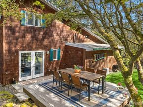 15335 Sunrise Drive NE, Bainbridge Island WA 98110