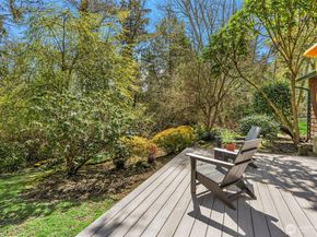 15335 Sunrise Drive NE, Bainbridge Island WA 98110