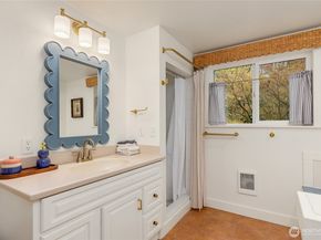15335 Sunrise Drive NE, Bainbridge Island WA 98110