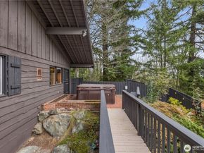 16521 NE 1st Place, Bellevue WA 98008