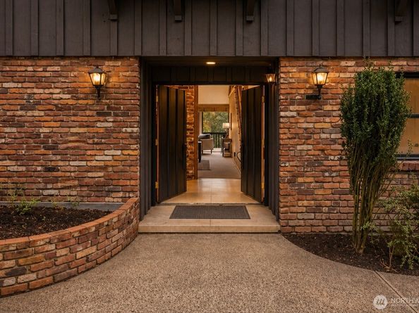 16521 NE 1st Place, Bellevue WA 98008