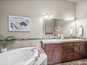 4005 NE 3rd Place E, Renton WA 98056