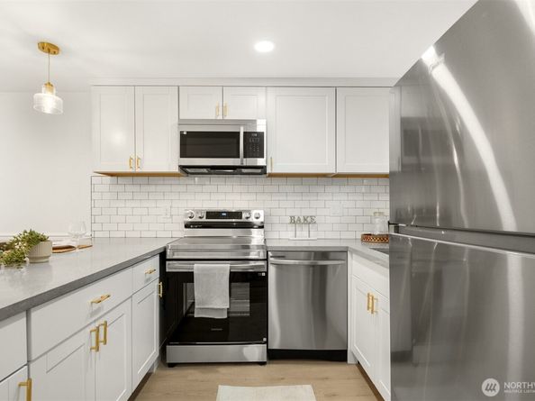 14527 NE 40th Street G104, Bellevue WA 98007