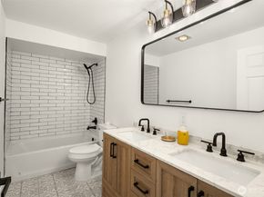 14527 NE 40th Street G104, Bellevue WA 98007