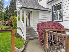 1020 NE 100th Street, Seattle WA 98125