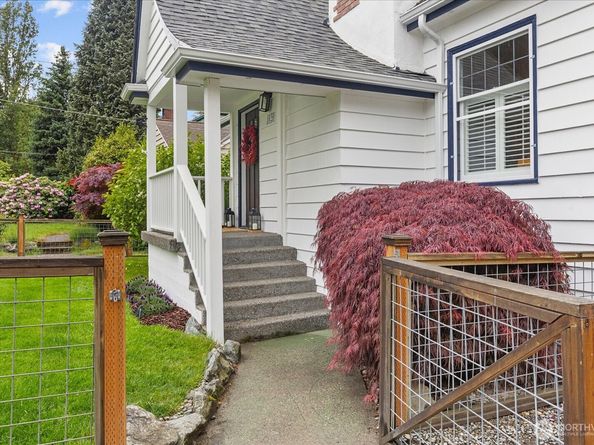 1020 NE 100th Street, Seattle WA 98125