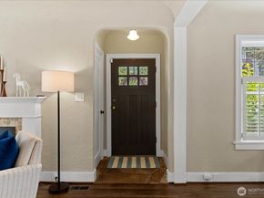 1020 NE 100th Street, Seattle WA 98125