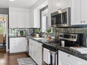 1020 NE 100th Street, Seattle WA 98125