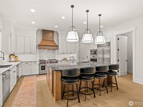 10668 SE 32nd Street, Bellevue WA 98004