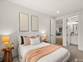 10668 SE 32nd Street, Bellevue WA 98004