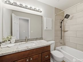 21020 98th Avenue S, Kent WA 98031