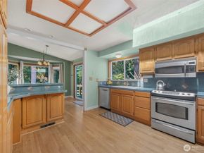 8941 170th Court NE, Redmond WA 98052