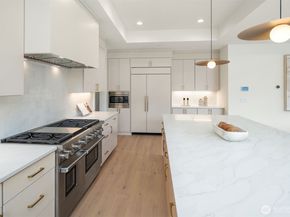 16653 SE 7th Street, Bellevue WA 98008