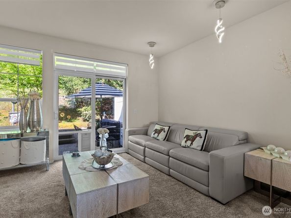 21919 39th Place S 102, Kent WA 98032