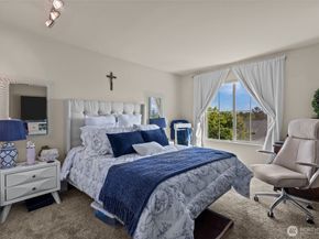21919 39th Place S 102, Kent WA 98032