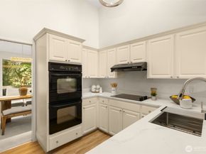 5221 Somerset Drive SE, Bellevue WA 98006
