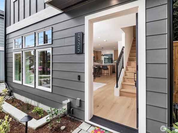 535 N 70th Street, Seattle WA 98103