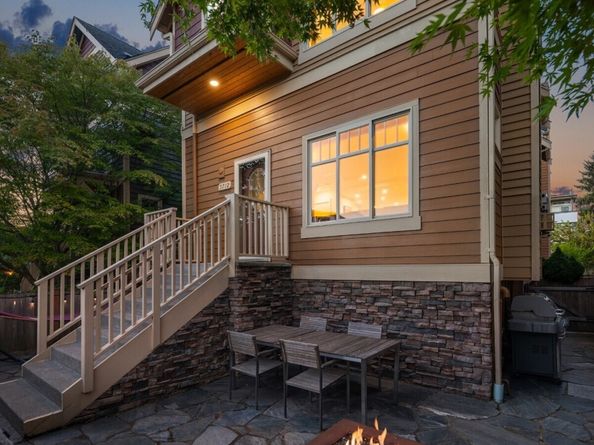 5712 17th Avenue NW, Seattle WA 98107