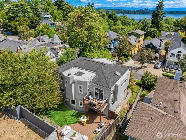 209 32nd Avenue, Seattle WA 98122