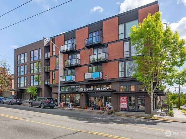 1601 N 45th Street 214, Seattle WA 98103
