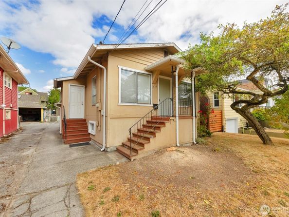 536 N 73rd Street, Seattle WA 98103