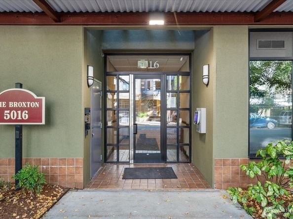 5016 California Avenue SW 302, Seattle WA 98136
