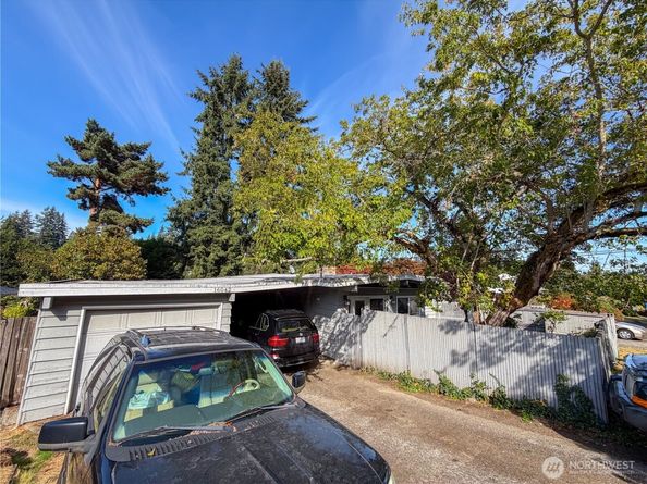 16042 SE 10th Street, Bellevue WA 98008