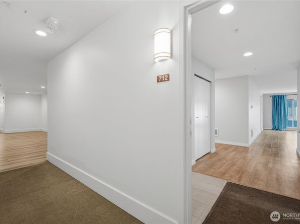 321 10th Avenue S 712, Seattle WA 98104
