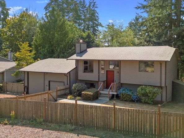 1511 N Lake Stickney Drive, Lynnwood WA 98087