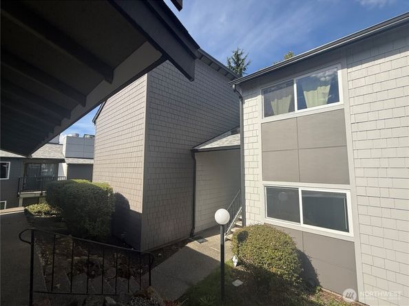2020 Grant Avenue S J102, Renton WA 98055