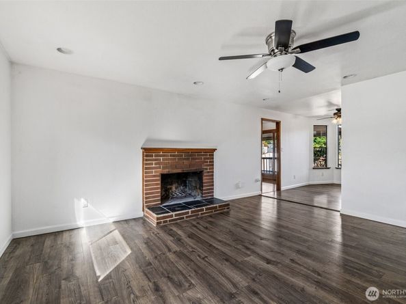 16424 126th Place SE, Renton WA 98058