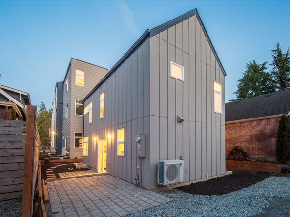 2935 39th Avenue SW, Seattle WA 98116