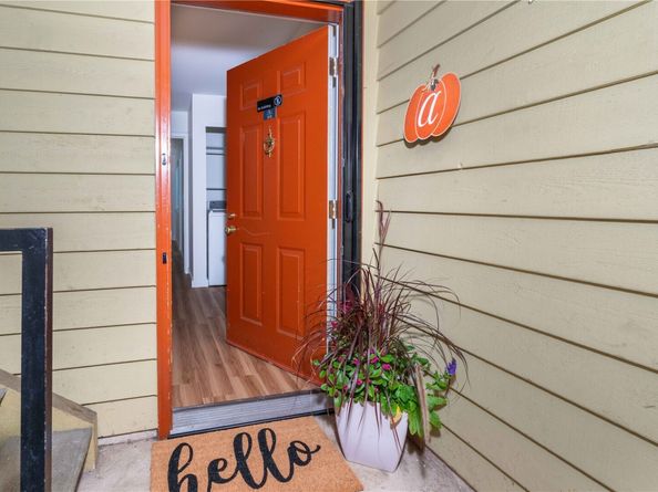 455 Newport Way NW 103, Issaquah WA 98027