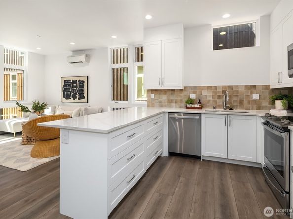 1739 17th Avenue, Seattle WA 98122