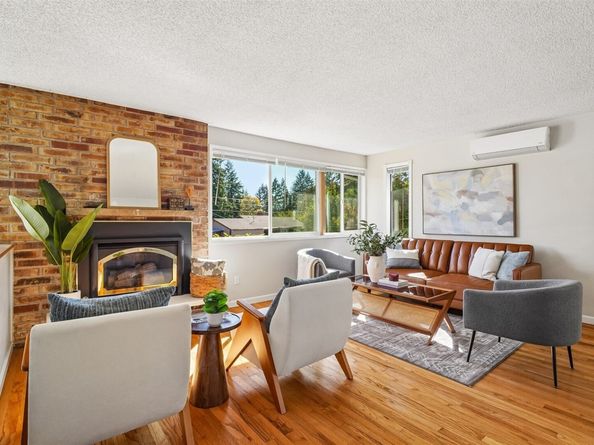 16246 NE 1st Street, Bellevue WA 98008