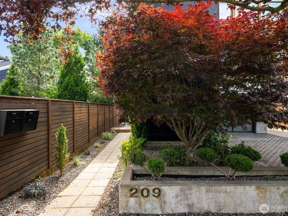 209 12th Ave E, Seattle WA 98102