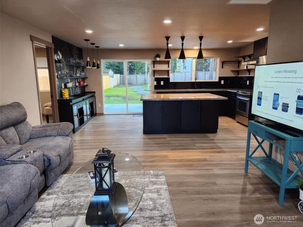 16405 NE 16th Place, Bellevue WA 98008