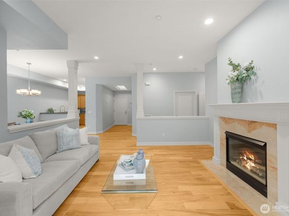 10398 NE 17th Street 206, Bellevue WA 98004