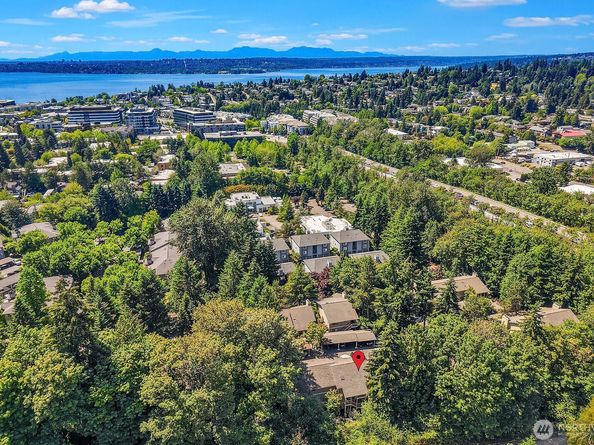 406 10th Street C202, Kirkland WA 98033