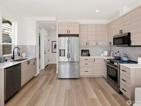 332 NE 90th Street, Seattle WA 98115