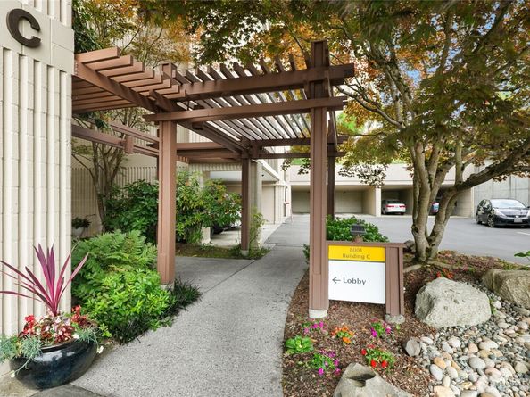8001 Sand Point NE C36, Seattle WA 98115