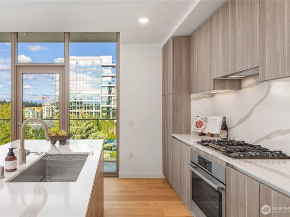 10232 NE 10th Street 707, Bellevue WA 98004