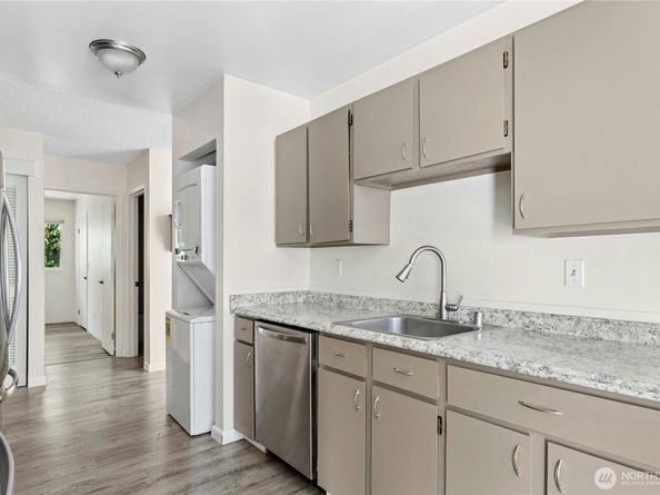 14136 74th Place NE 15C, Kirkland WA 98034
