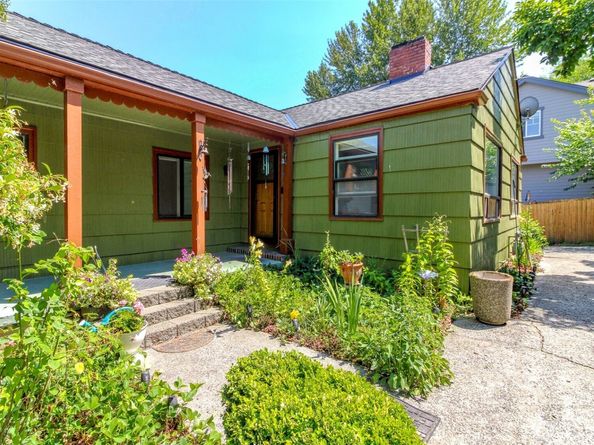 10082 Des Moines Memorial Drive S, Seattle WA 98168