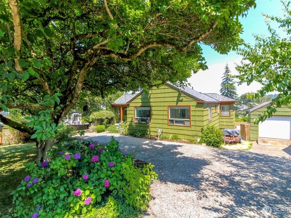 10082 Des Moines Memorial Drive S, Seattle WA 98168
