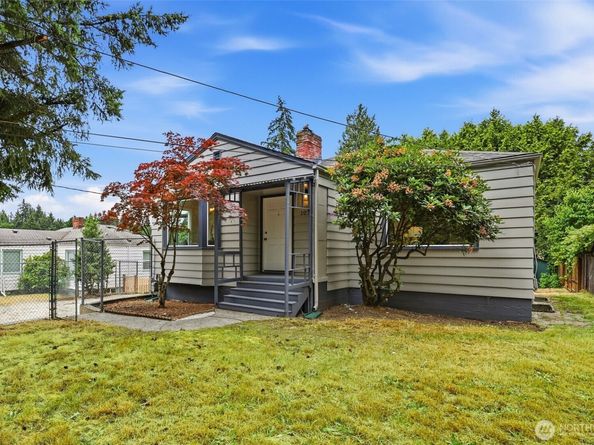 10713 15th Avenue NE, Seattle WA 98125