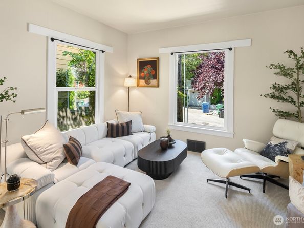 6322 5th Avenue NE, Seattle WA 98115