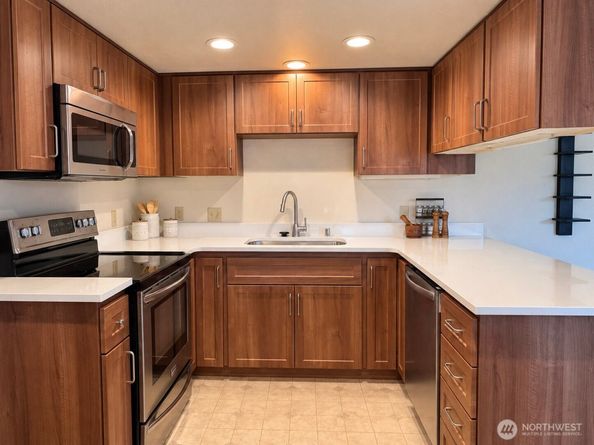 3935 226th Place SE 313, Issaquah WA 98029