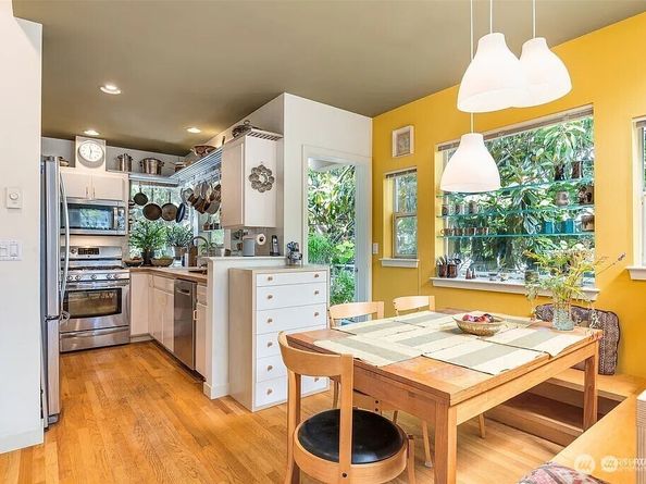 3661 Albion Place N 2, Seattle WA 98103